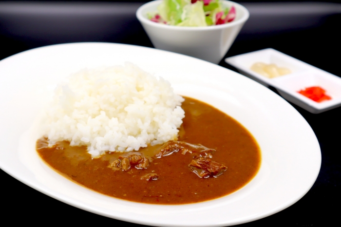 ビーフカレー(サラダ付)